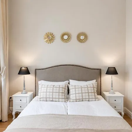 Be In - In The Heart Of The Old Town - Ogarna 10 *